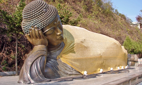 Manbulsa_Nirvana_statue,_or_Reclining_Buddha_11-10250